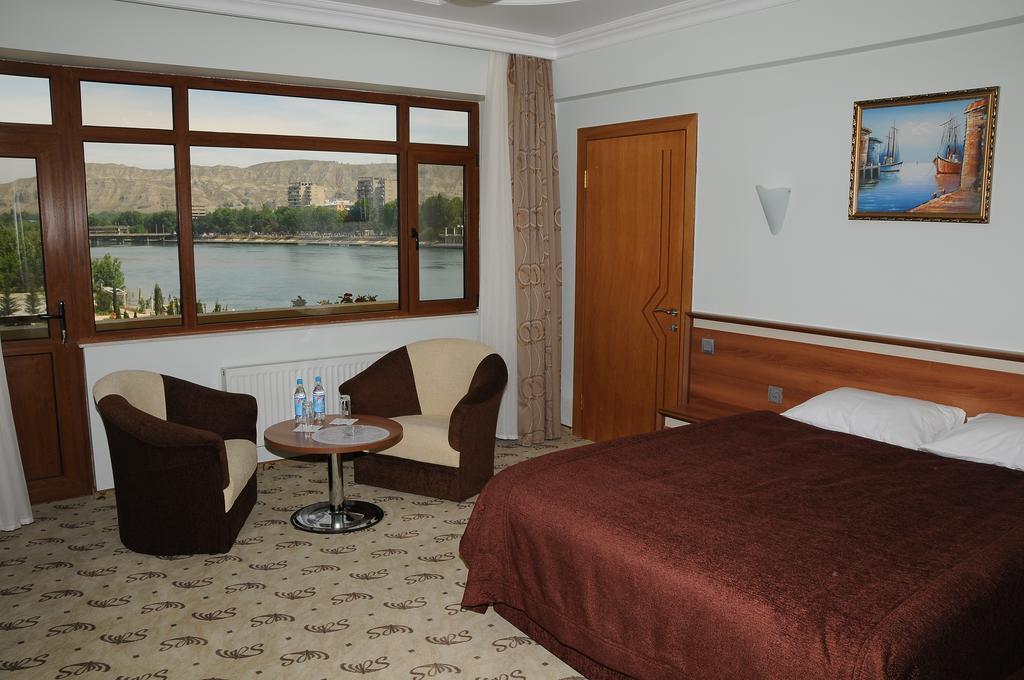 River Side Hotel Mingachevir Room photo