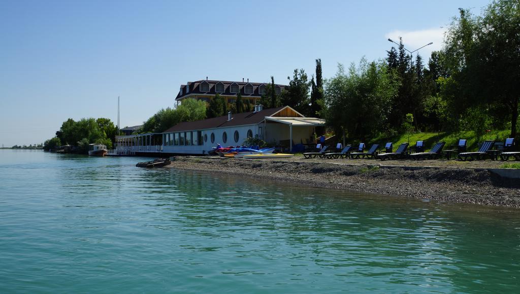 River Side Hotel Mingachevir Exterior photo